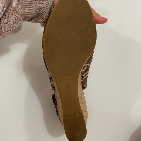 Woman’s Coach Sandal wedge size 6! - Picture 3 of 3